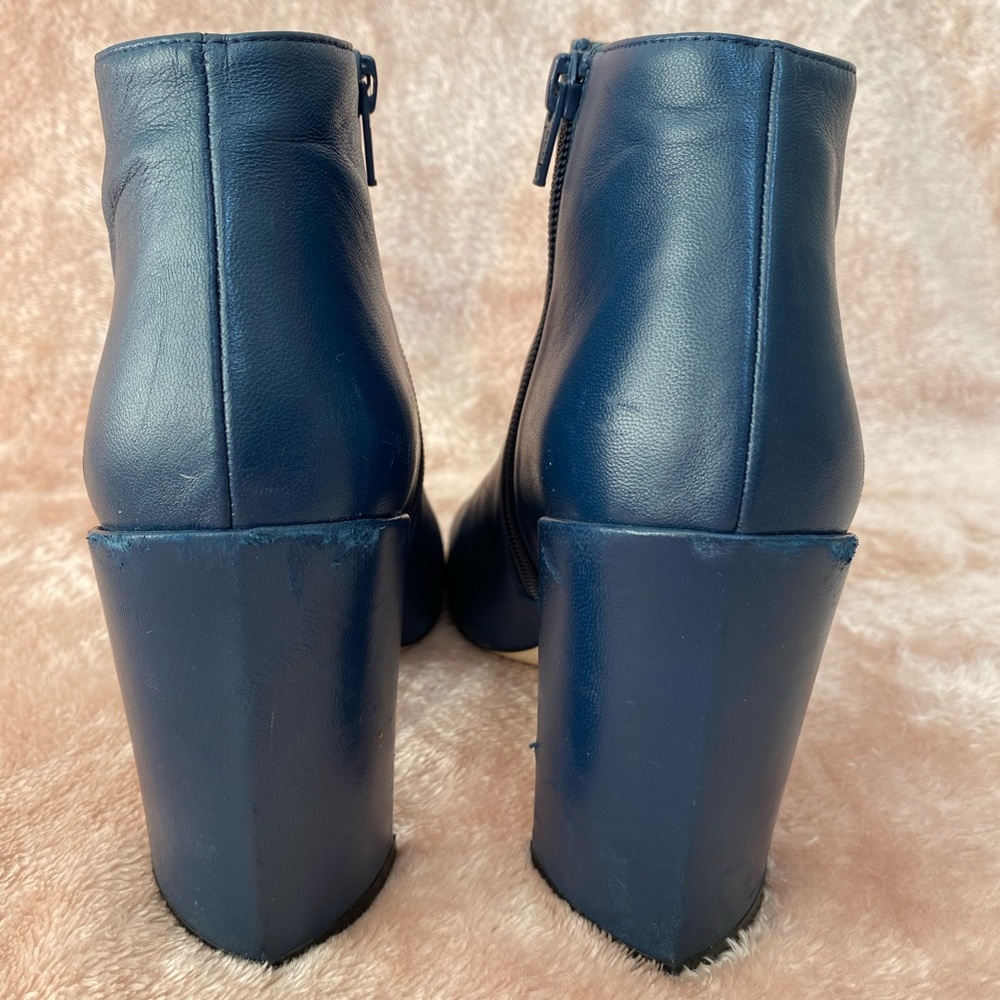 Stuart Weitzman Pure Pointy Toe Booties In Blue N… - image 3